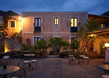 Courtyard for wedding in the island of Salina in Sicily