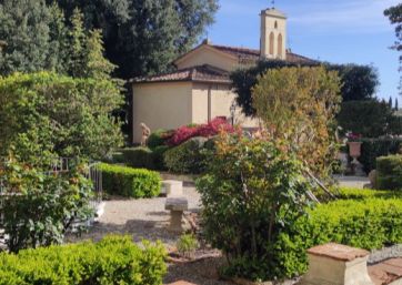Villa with beautiful courtyard