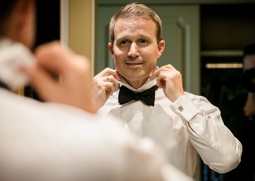 Groom getting ready in Como Lake