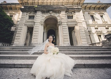 Bridal portrait in Como Lake