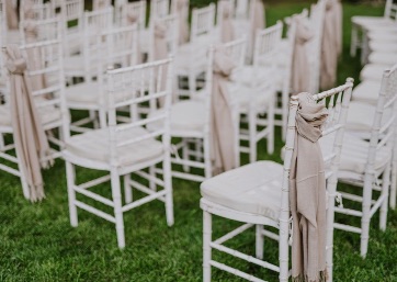 Elegant pashminas for Symbolic ceremony in Rome