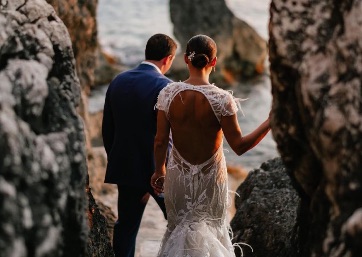 Wedding pics on the rocks in Capri