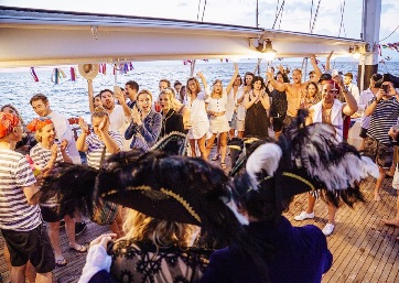 Amazing boat tour on the Veliero in Capri