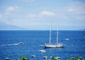 Your boat tour on the Veliero in Capri
