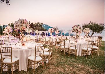 Luxurious Wedding dinner in the garden overlooking the sea in Ravello