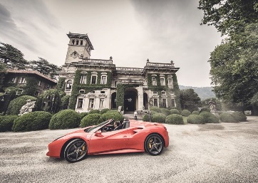 Luxurious Wedding car in Lake Como