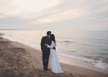 Wedding shooting on the beach in Apulia
