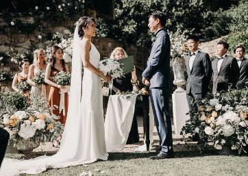 Wedding celebrant in Tuscany