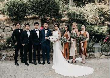 Wedding group photo in Tuscany