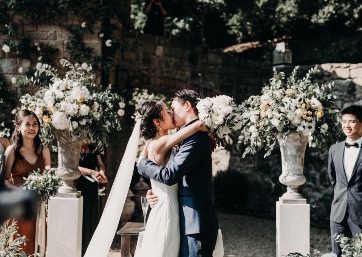 Saying I Do in Tuscany