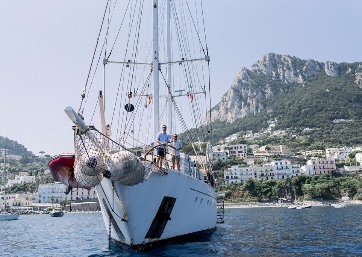 Boat tour on the Veliero in Capri