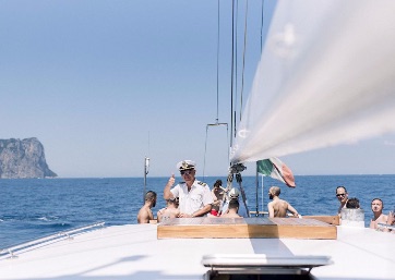 Amazing boat tour in Capri