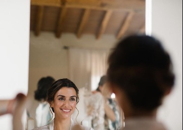 Bridal getting ready in Tuscany