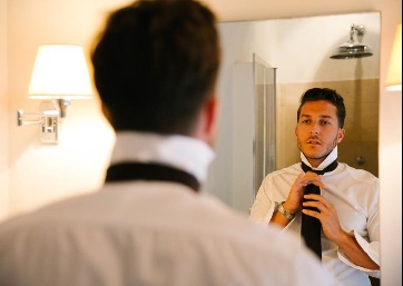 Groom getting ready in Tuscany