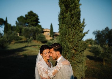 Wedding pics at the sunset in Tuscany