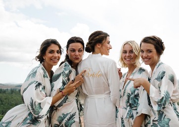 Lovely Bridal party pics in Tuscany