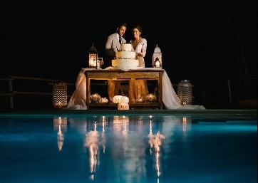 Wedding cake by the pool in Tuscany