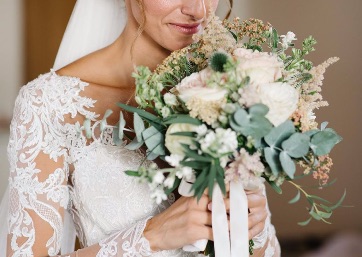 Elegant Bridal bouquet in Tuscany