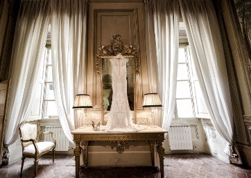 Elegant Bridal dress in Tuscany