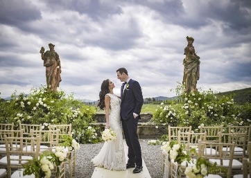 Wedding ceremony in the spectacular Italian garden in Florence