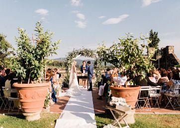 Outdoor Wedding ceremony in Tuscany