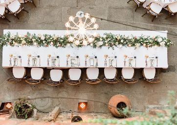 Amazing wedding top table in Tuscany