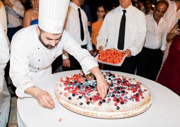 Wedding cake show cooking in Tuscany