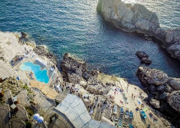 Stunning Wedding venue on the rocks in Capri Island