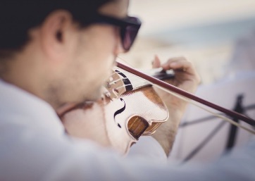 Romantic violin music for your event in Capri