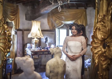 Bridal getting ready in Tuscany