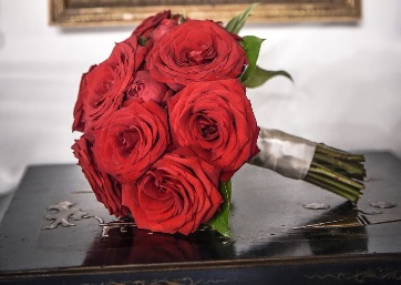 Amazing red roses Bridal bouquet in Tuscany