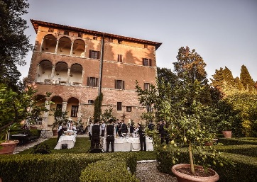 Cocktail hour in Tuscany