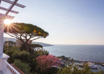 Villa overlooking the Sorrentine coastline