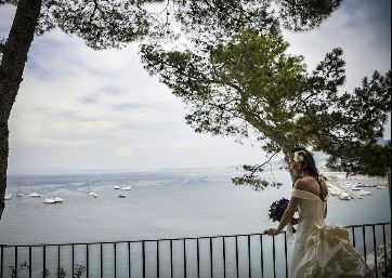 Elegant Bride in Ischia