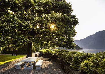 Impressive Wedding venue facing the Lake Como