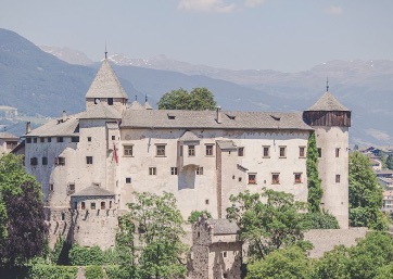 Amazing castle for your wedding surrounded by the amazing landscape of the Italian Alps