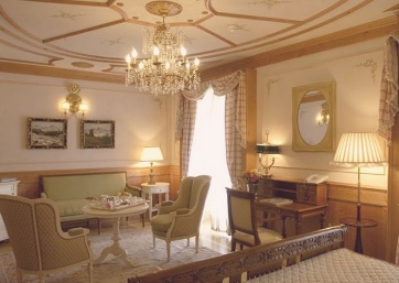 Elegant double room in the Dolomites