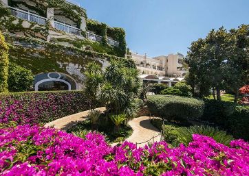 Amazing garden hotel in Capri