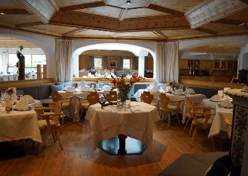 Lovely hotel restaurant for your Wedding in the Italian Alps