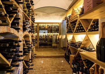 Wedding venue with wine cellar in the Italian Alps