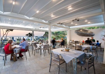 Restaurant on the seafront in Ischia