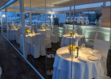 Luxurious restaurant overlooking the Bay of Ischia