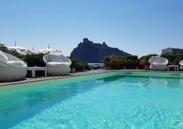 Amazing pool in Ischia