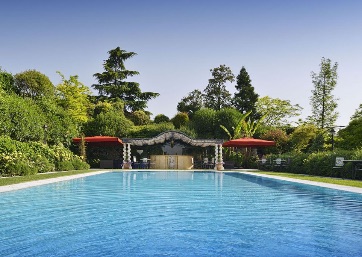 Wedding venue with swimming pool near Lake Garda