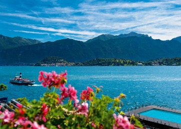 Amazing swimming pool facing directly the Lake Como