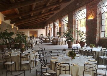 Indoor Wedding dinner in Tuscany