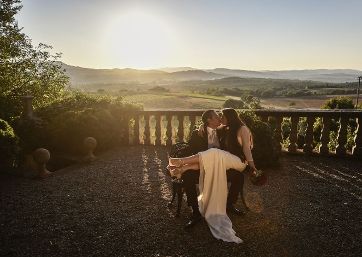 Wedding pics at the sunset in Tuscany