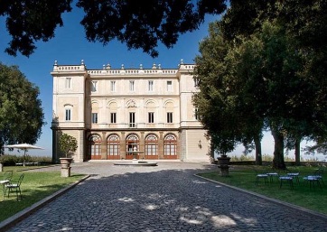 Get Married in  at 16th Century Villa 20 Minutes From Rome