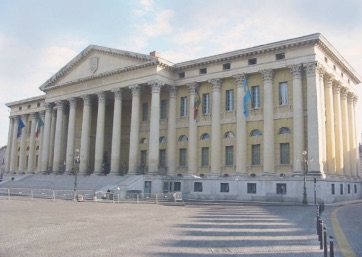 Get Married in Verona at Neoclassical Palace in Piazza Bra