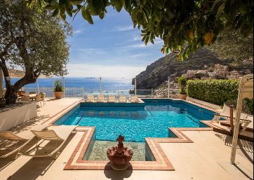 Spectacular pool in Amalfi Coast